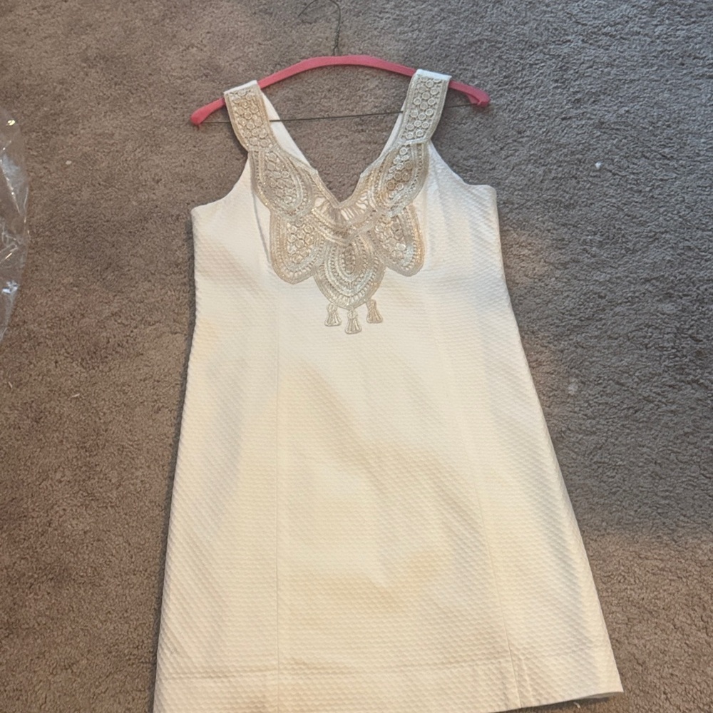 Elegant White Sleeveless Dress